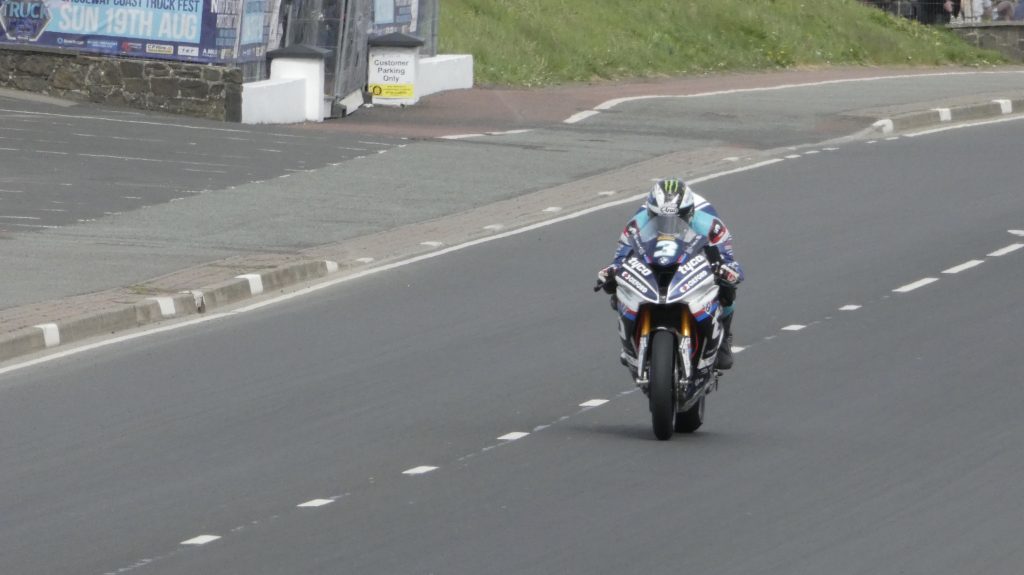 Michael Dunlop never giving up and chasing Glen Irwin until the very end - and ending up on the second step of the podium - at the 2018 NW2018 (19/05/2018)