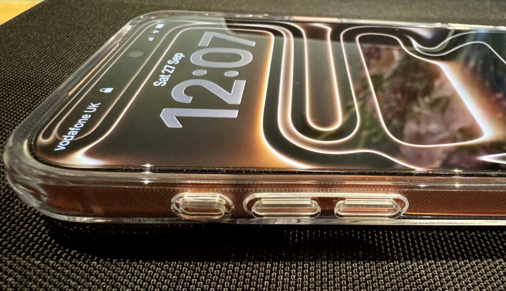 ESR Hybrid Magnetic Case iPhone 17 Pro Max